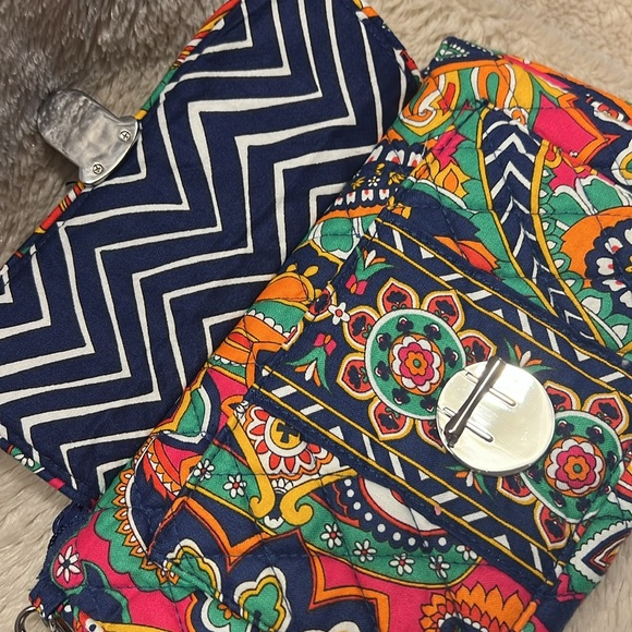 VERA BRADLEY Venetian Paisley Push Lock Wristlet - Picture 13 of 14